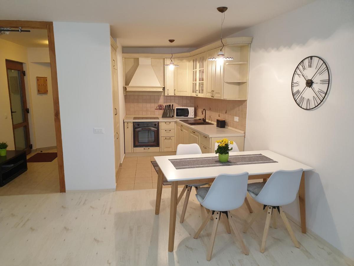Old Town Apartment *